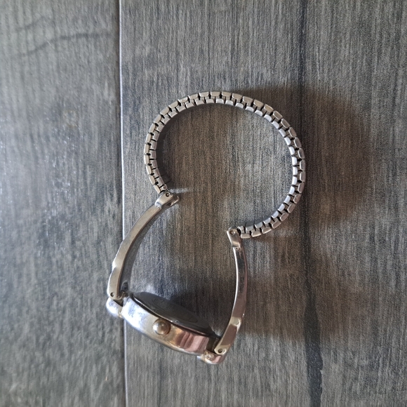 Vintage Silver and Gold Quartz Watch *needs New Battery - Picture 3 of 6